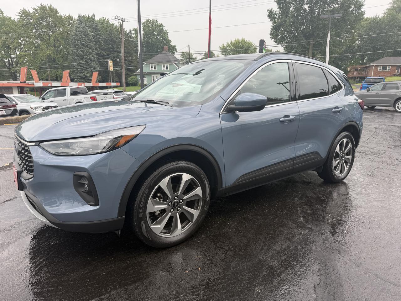 Ford Escape Platinum AWD 2025