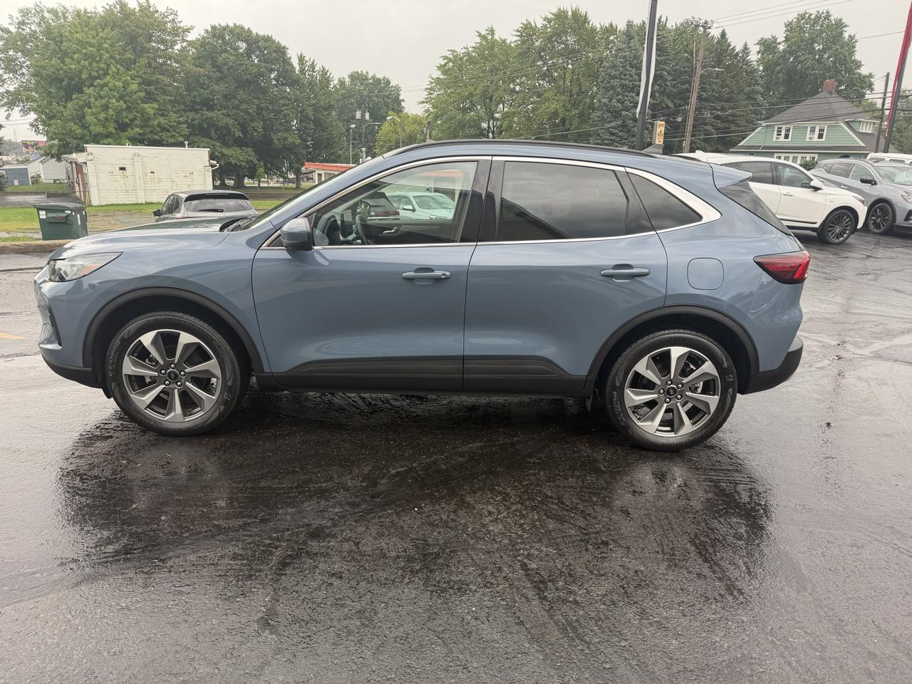 Ford Escape Platinum AWD 2025