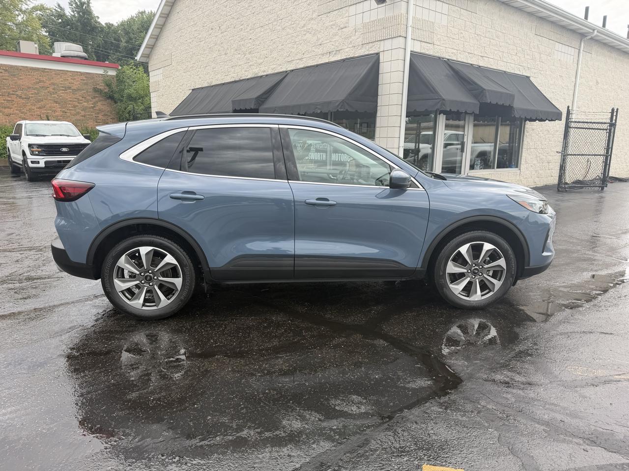 Ford Escape Platinum AWD 2025