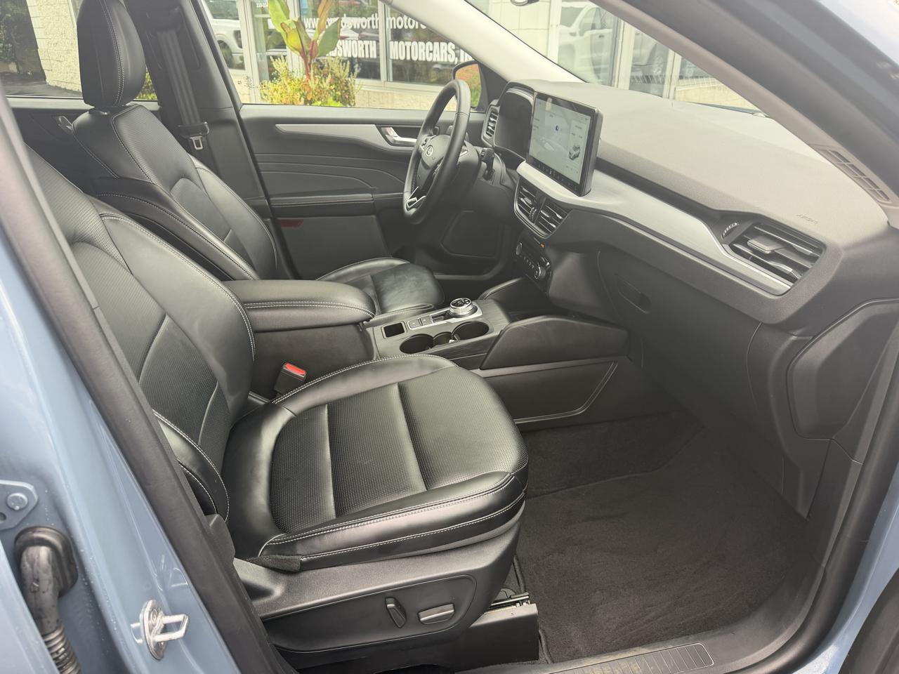 Ford Escape Platinum AWD 2025