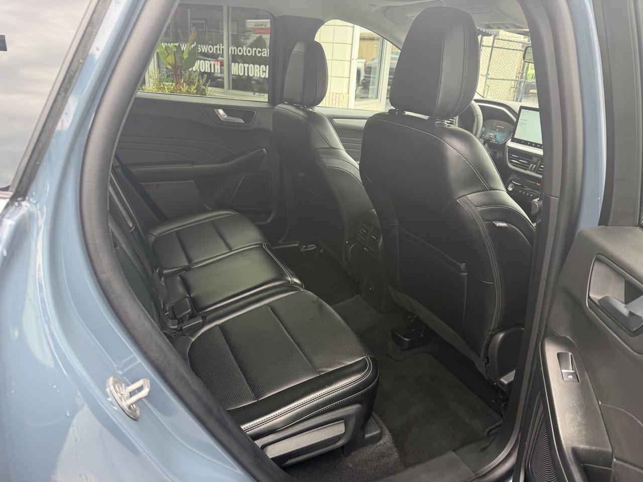 Ford Escape Platinum AWD 2025