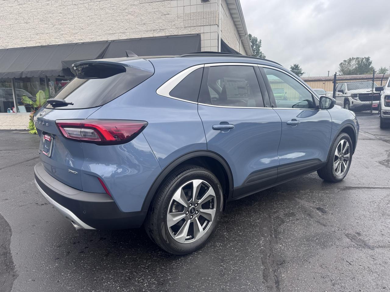 Ford Escape Platinum AWD 2025