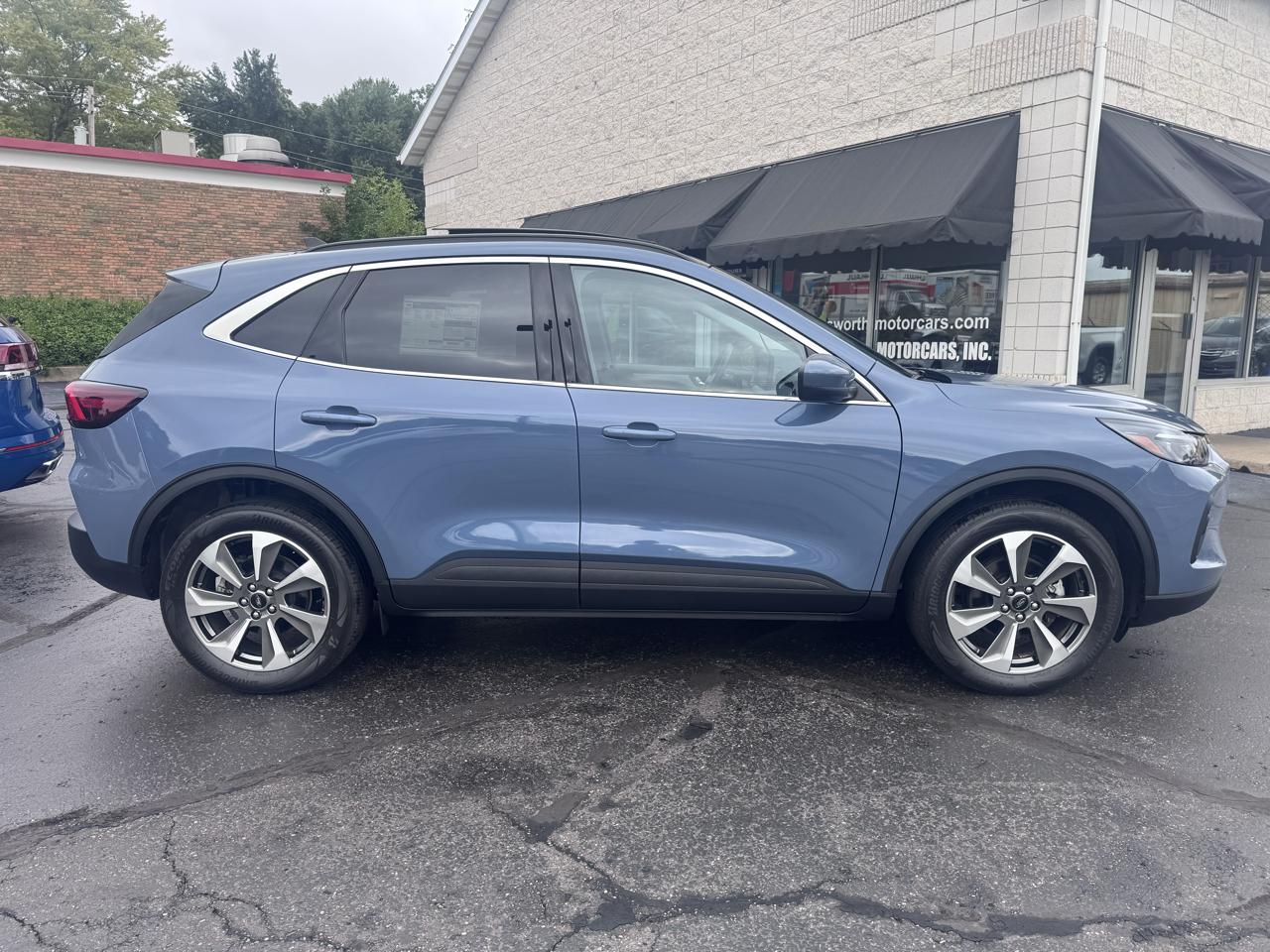 Ford Escape Platinum AWD 2025