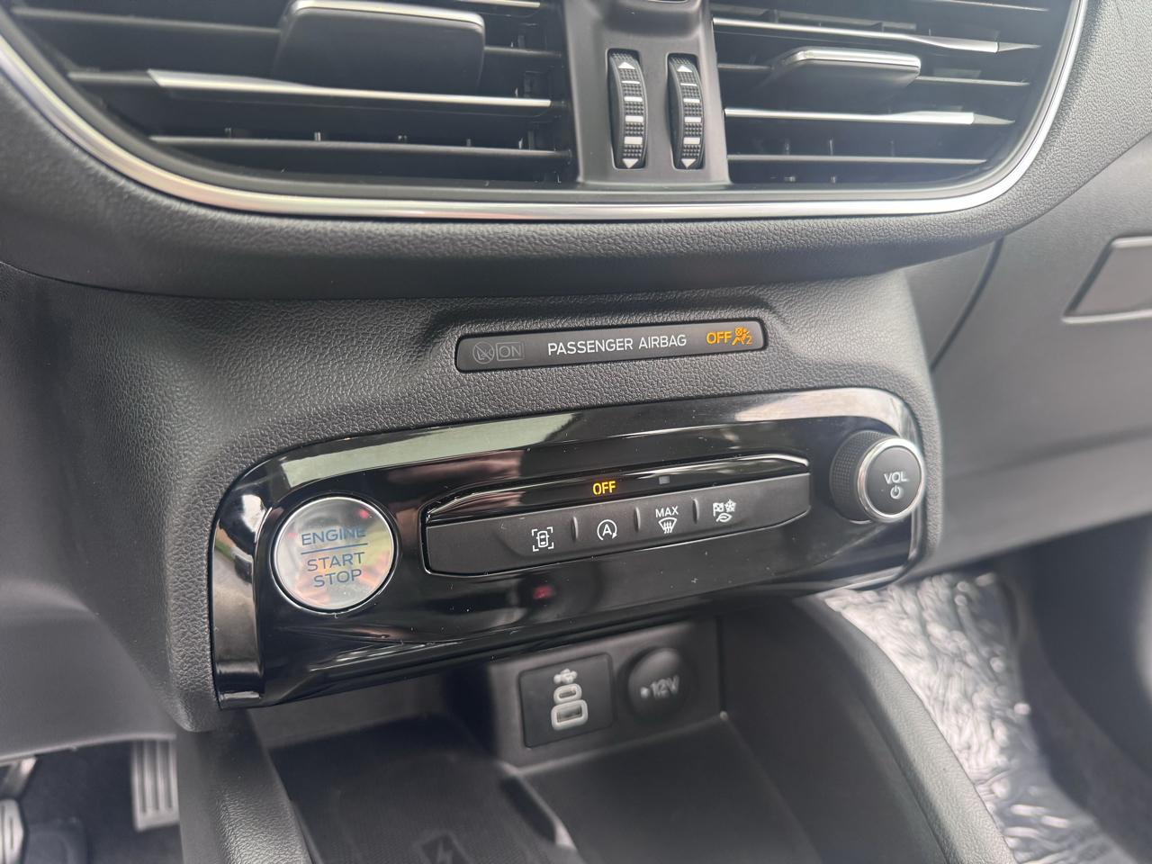Ford Escape Platinum AWD 2025