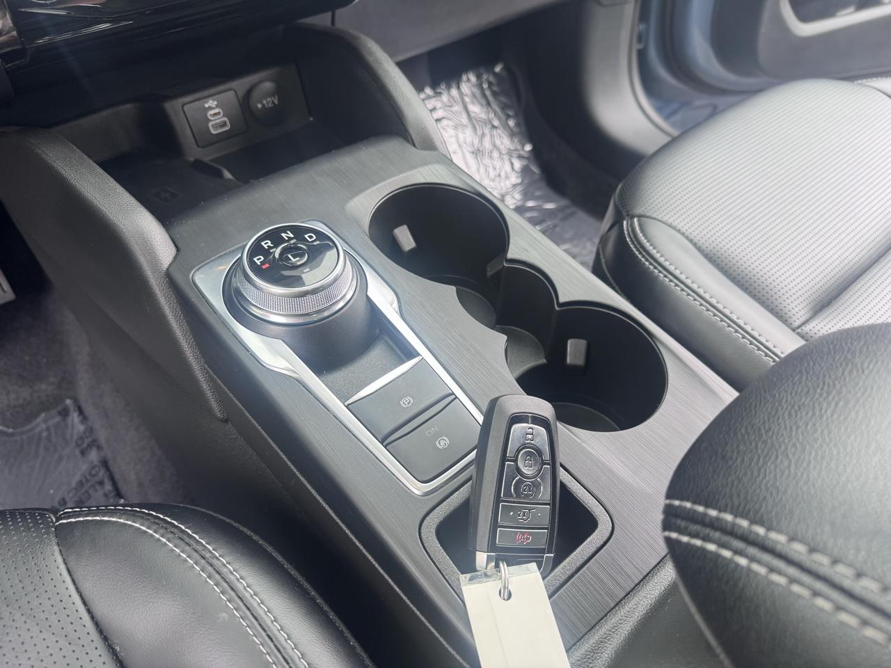 Ford Escape Platinum AWD 2025