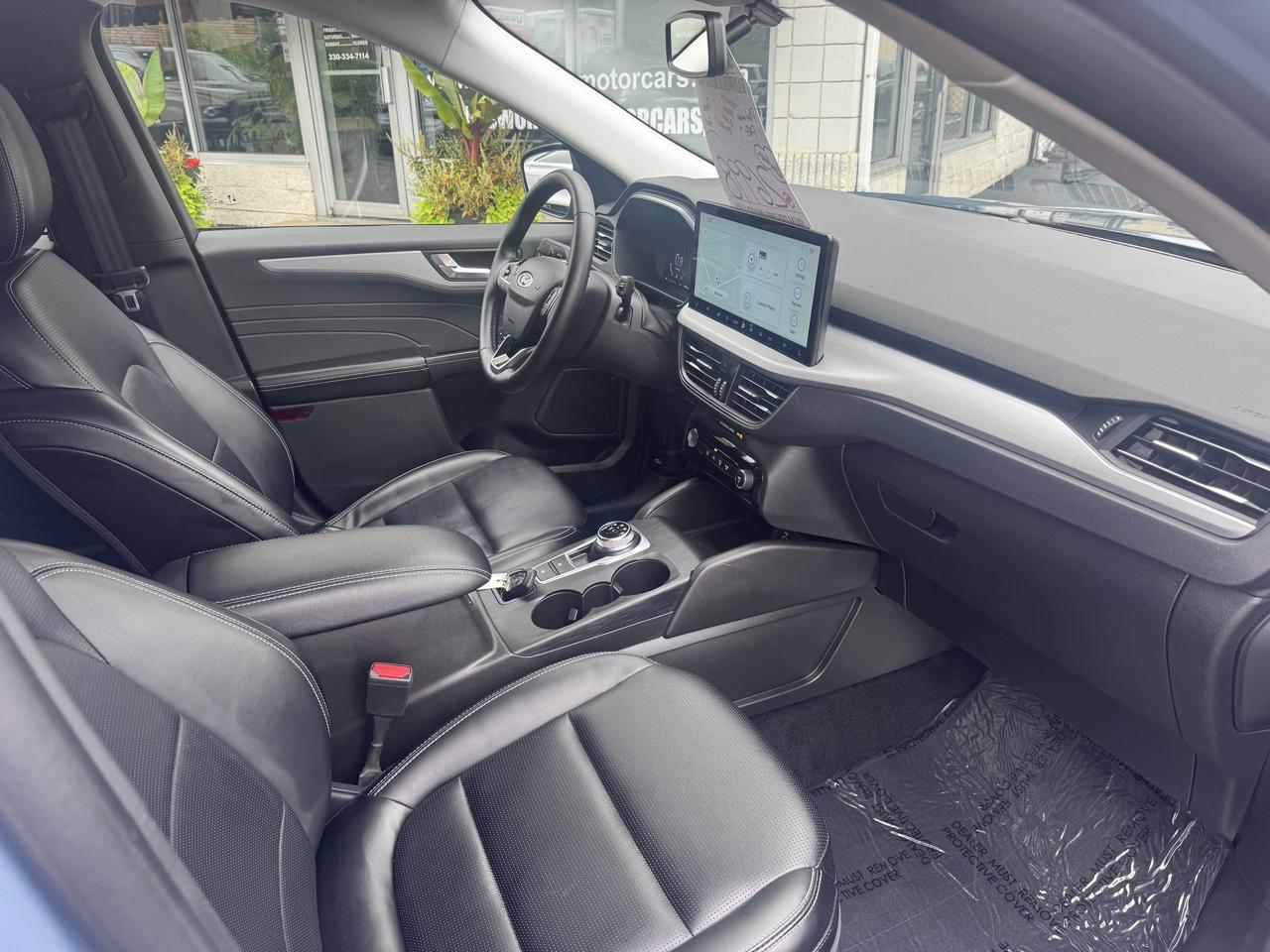 Ford Escape Platinum AWD 2025