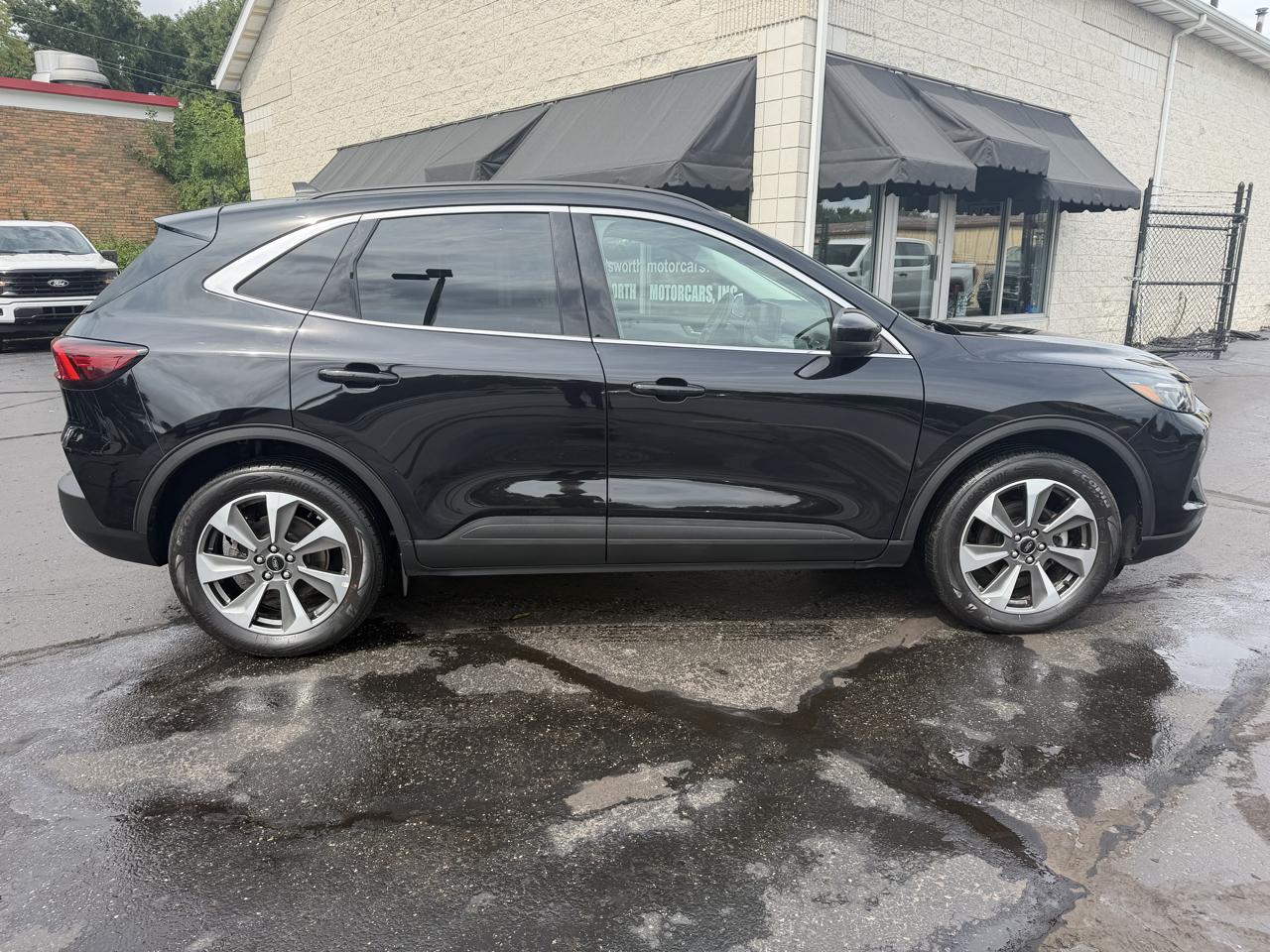 Ford Escape Platinum AWD 2025