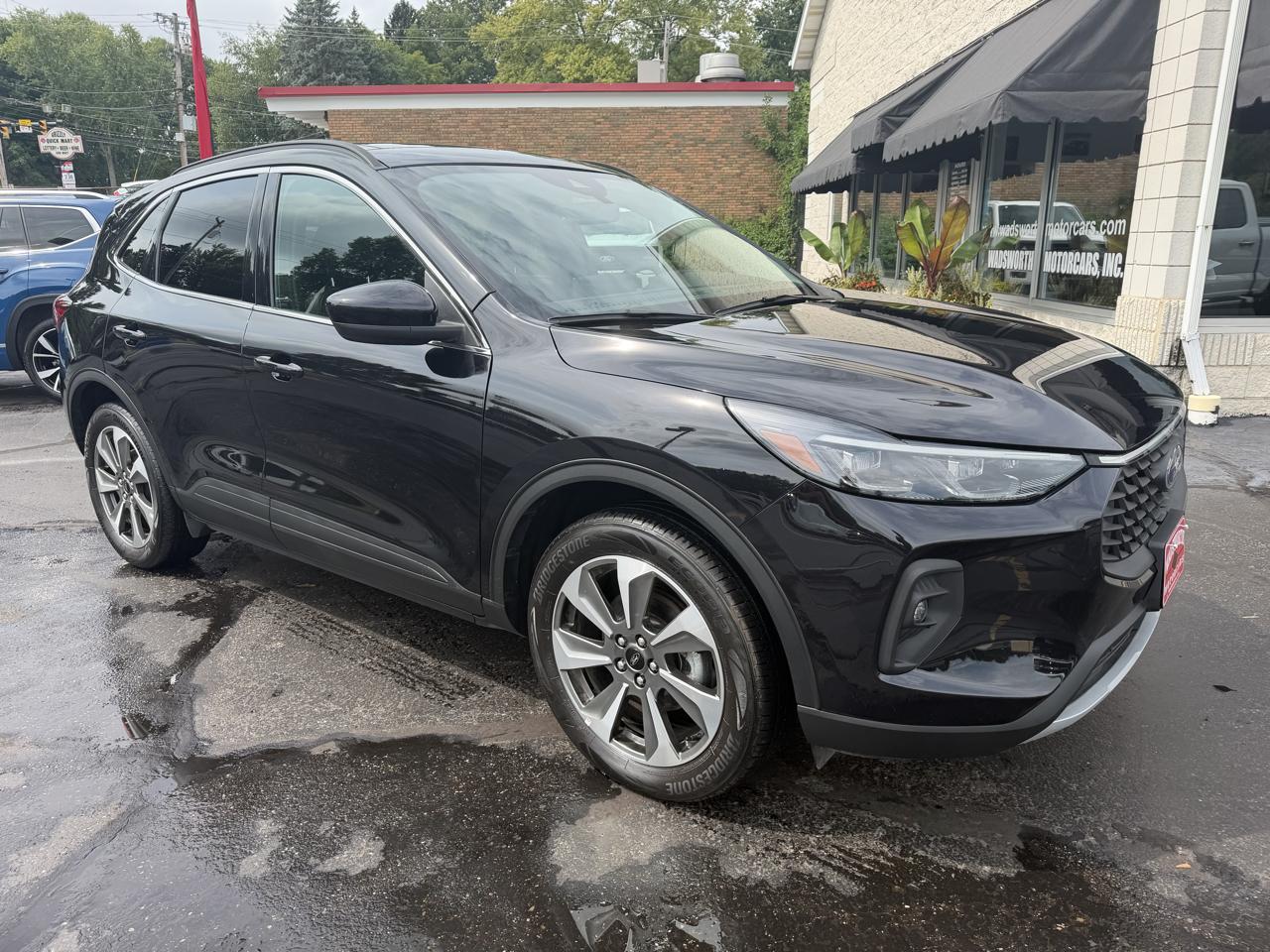 Ford Escape Platinum AWD 2025
