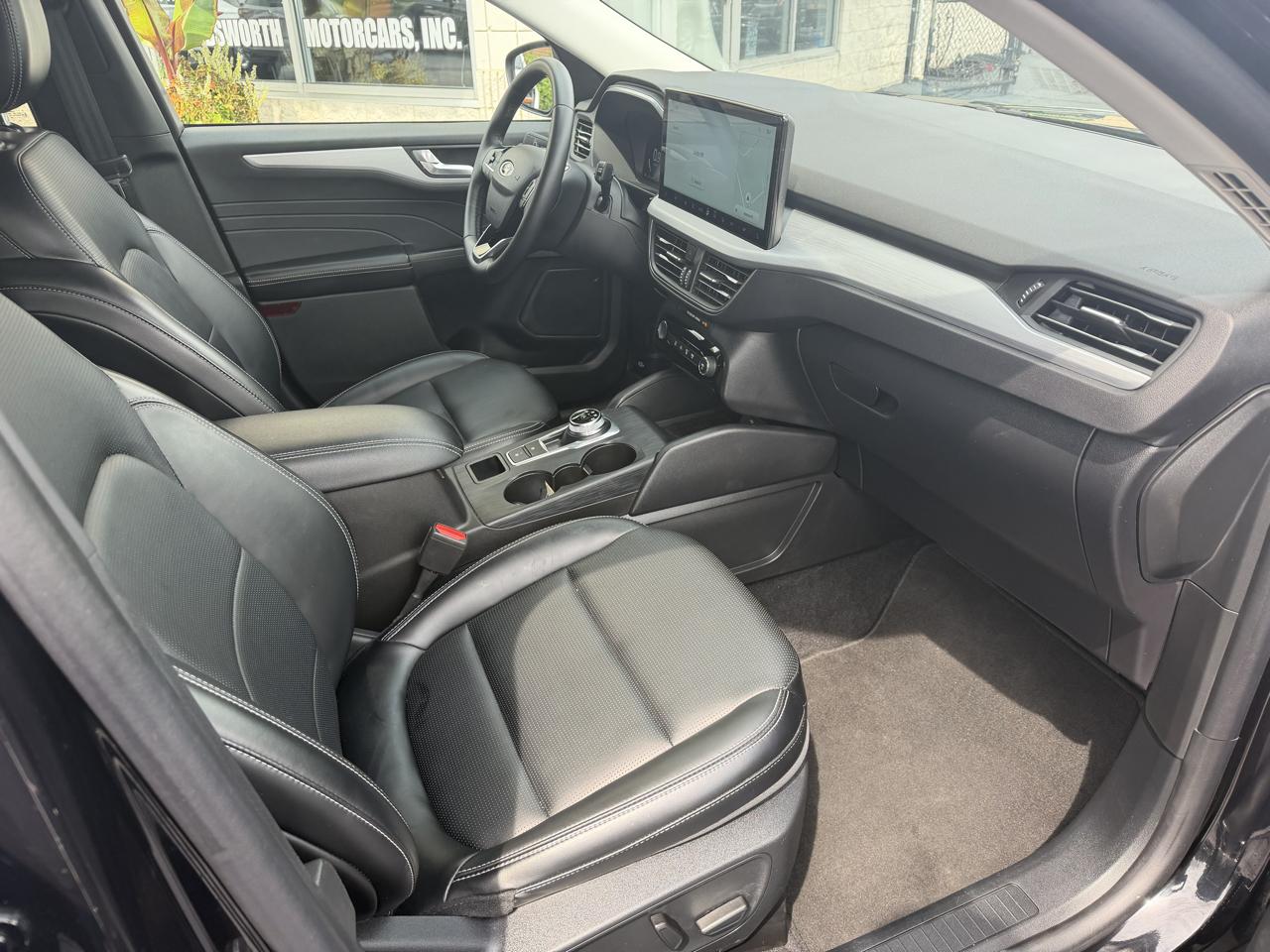 Ford Escape Platinum AWD 2025