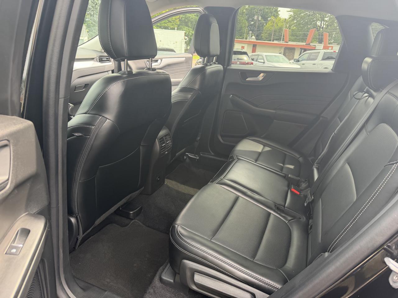 Ford Escape Platinum AWD 2025