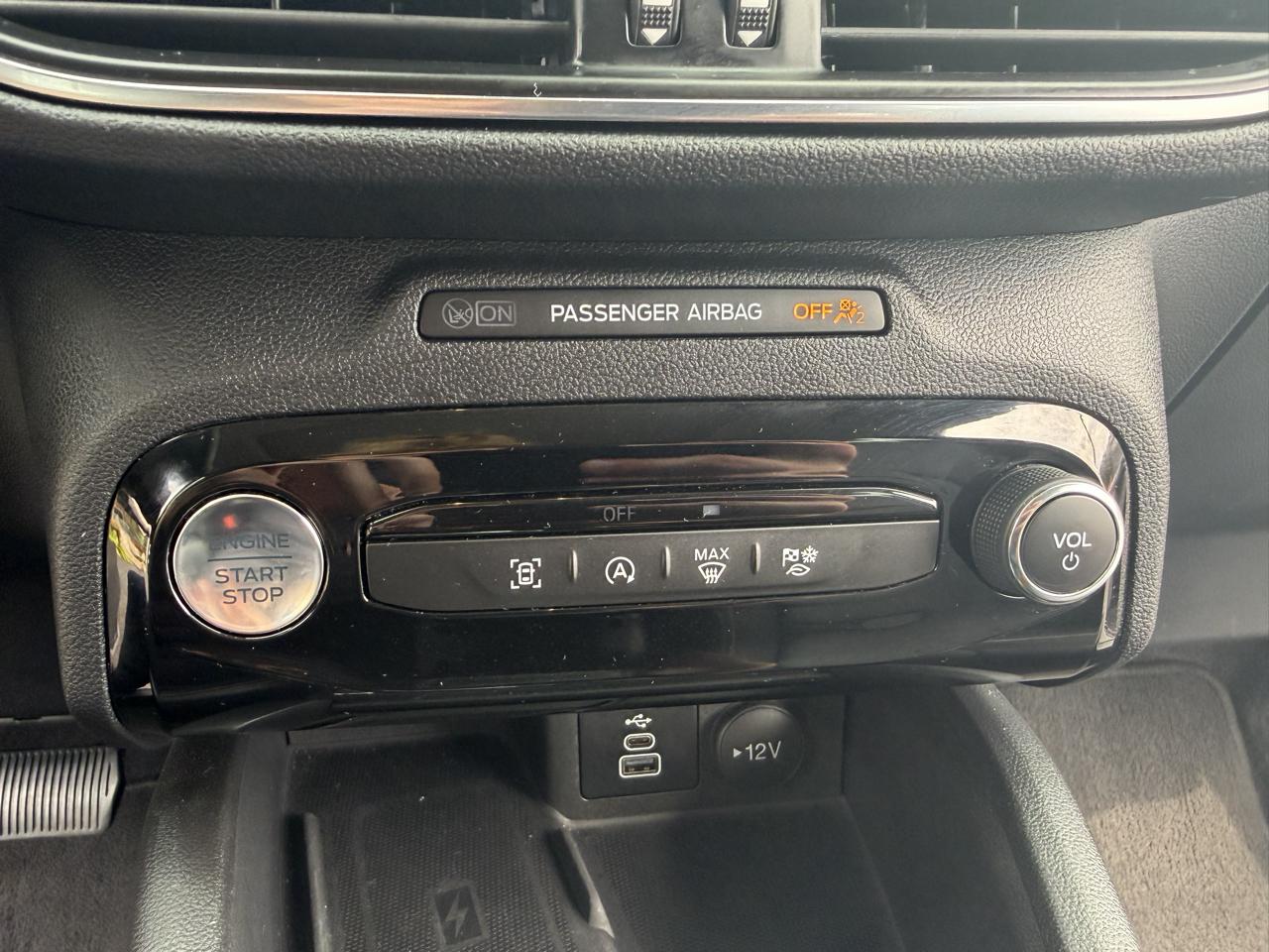 Ford Escape Platinum AWD 2025