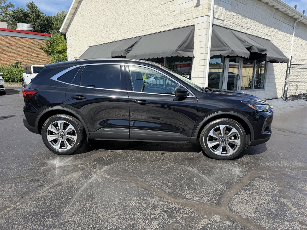 Ford Escape Platinum AWD 2025