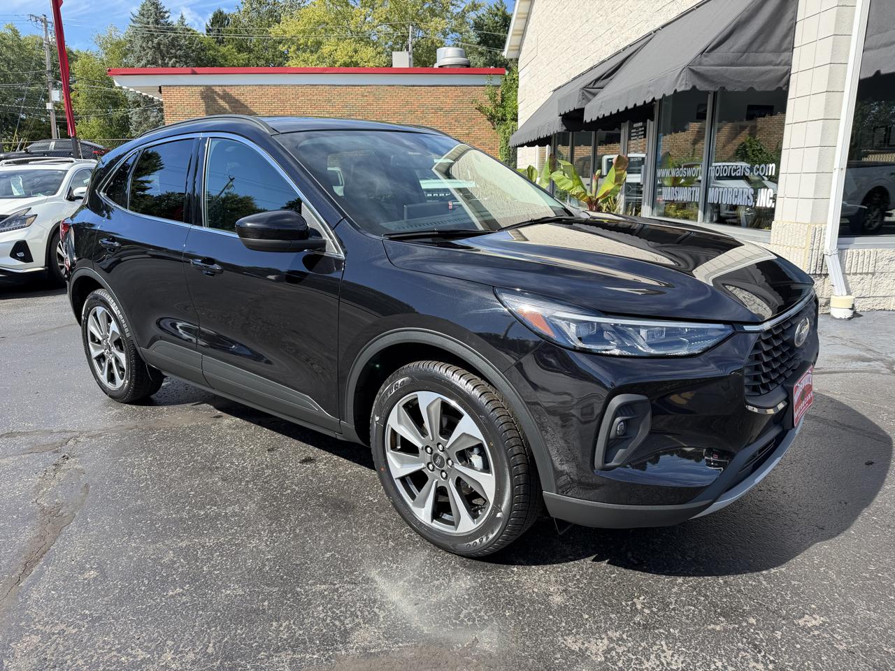 Ford Escape Platinum AWD 2025