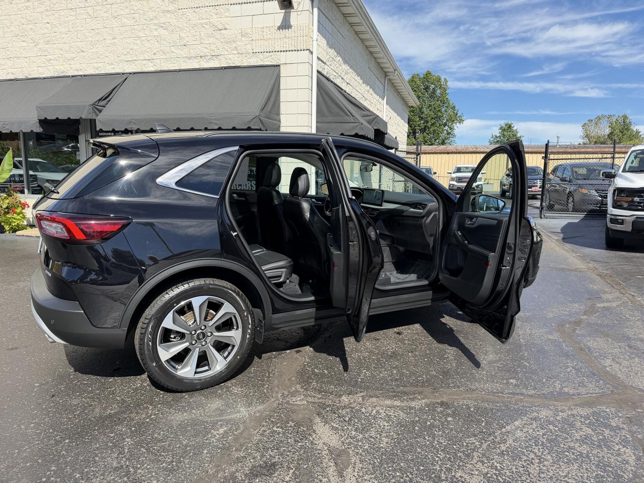 Ford Escape Platinum AWD 2025