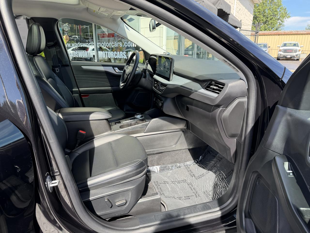 Ford Escape Platinum AWD 2025