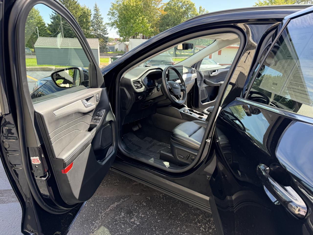 Ford Escape Platinum AWD 2025