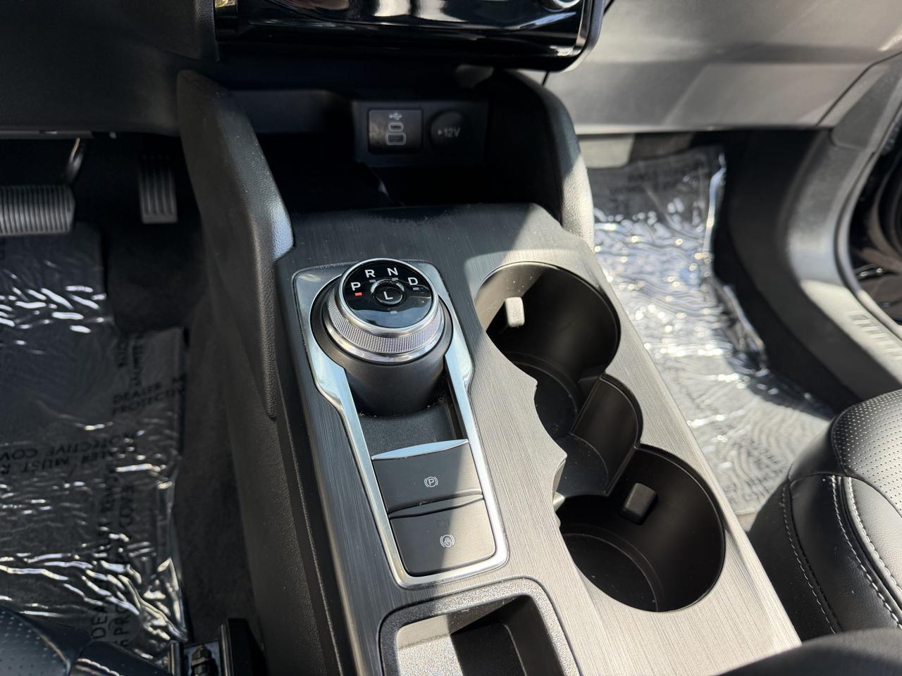 Ford Escape Platinum AWD 2025
