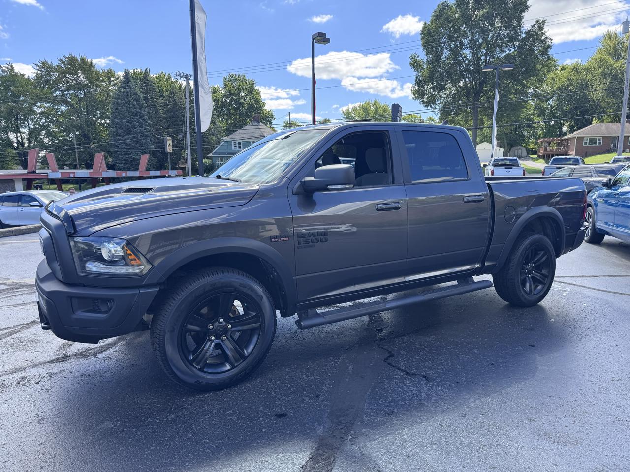 RAM 1500 Classic Warlock 4x4 Crew Cab 5'7" Box 2022