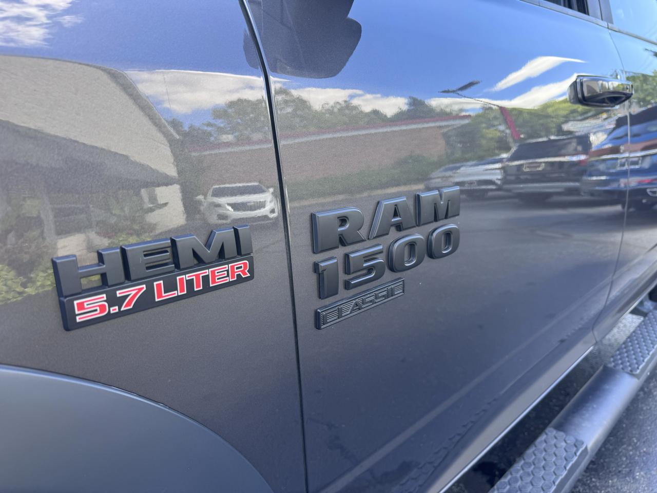 RAM 1500 Classic Warlock 4x4 Crew Cab 5'7" Box 2022