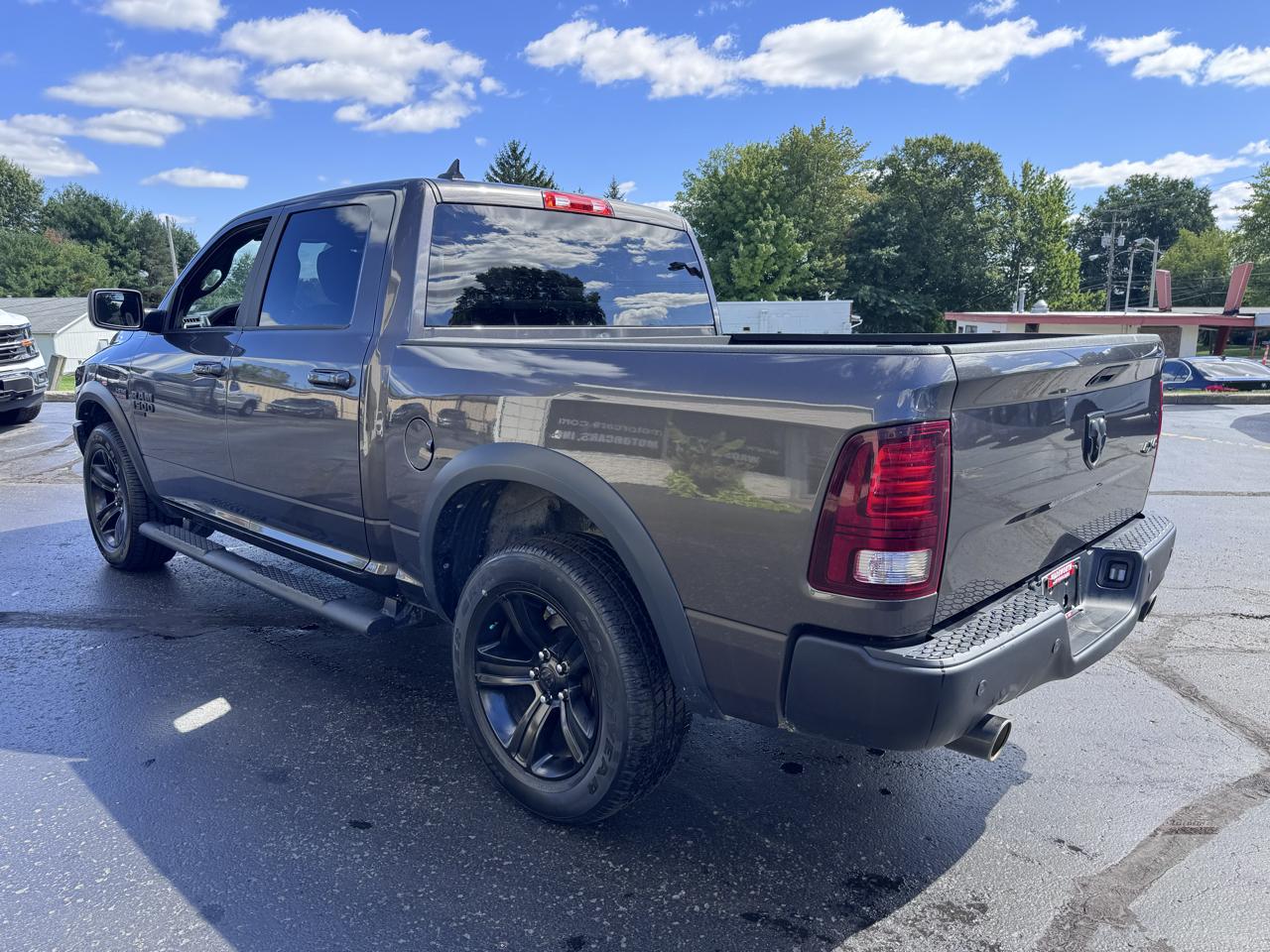 RAM 1500 Classic Warlock 4x4 Crew Cab 5'7" Box 2022