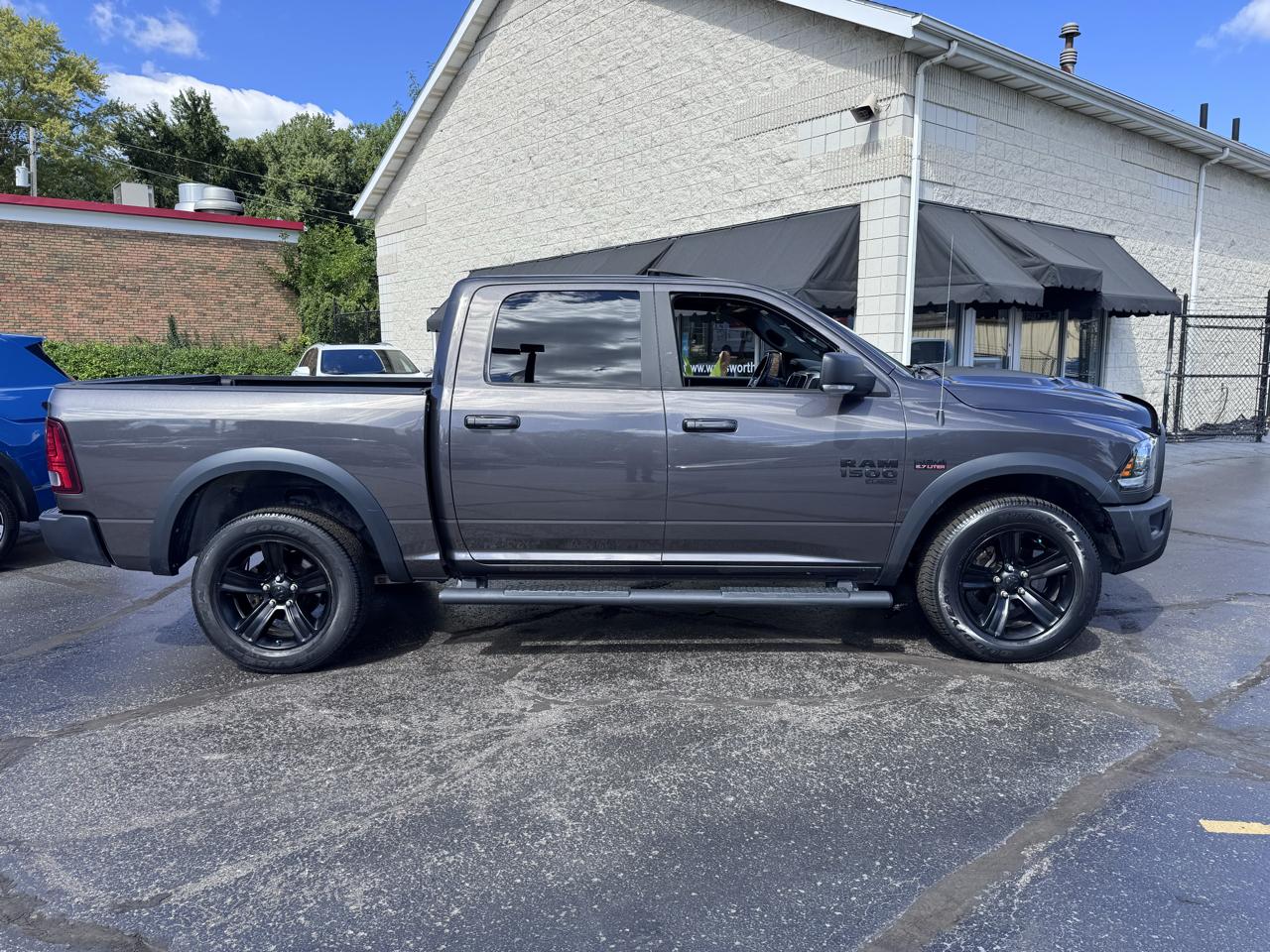 RAM 1500 Classic Warlock 4x4 Crew Cab 5'7" Box 2022