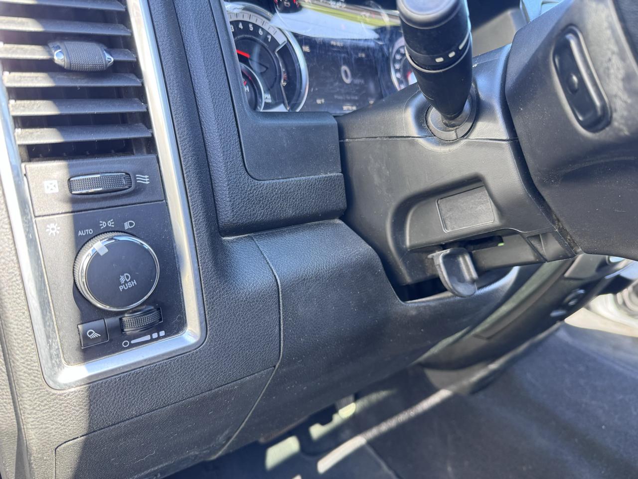 RAM 1500 Classic Warlock 4x4 Crew Cab 5'7" Box 2022