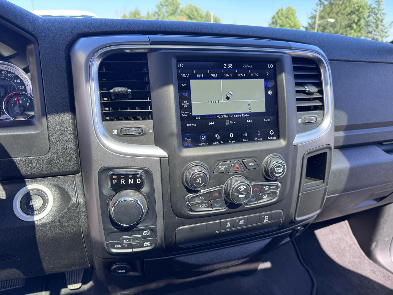 RAM 1500 Classic Warlock 4x4 Crew Cab 5'7" Box 2022