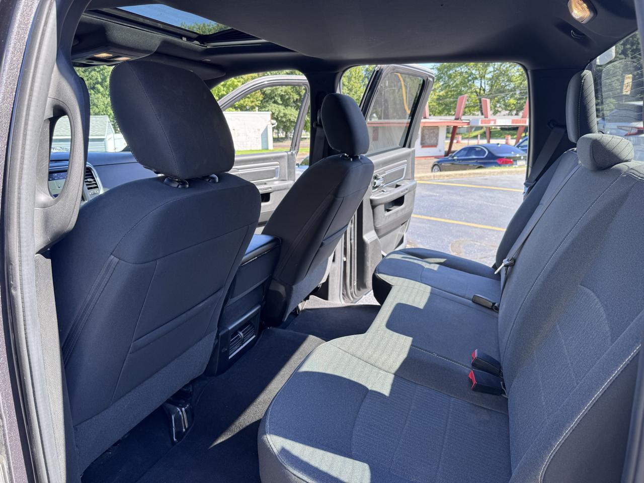 RAM 1500 Classic Warlock 4x4 Crew Cab 5'7" Box 2022