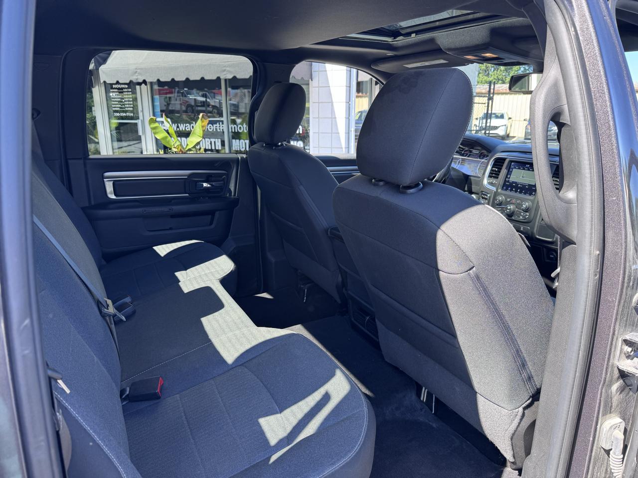 RAM 1500 Classic Warlock 4x4 Crew Cab 5'7" Box 2022