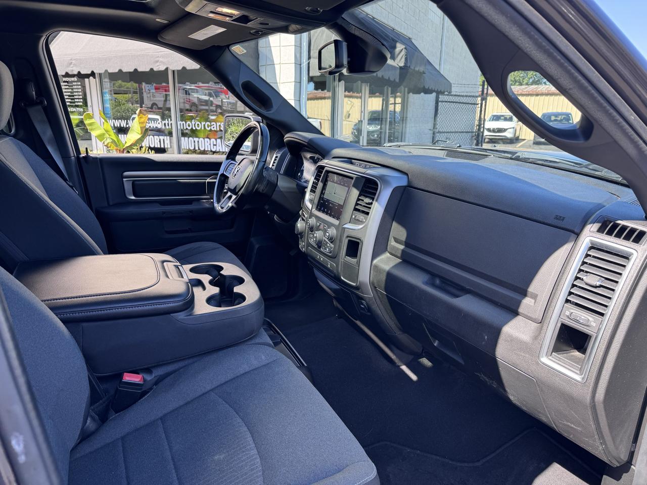 RAM 1500 Classic Warlock 4x4 Crew Cab 5'7" Box 2022