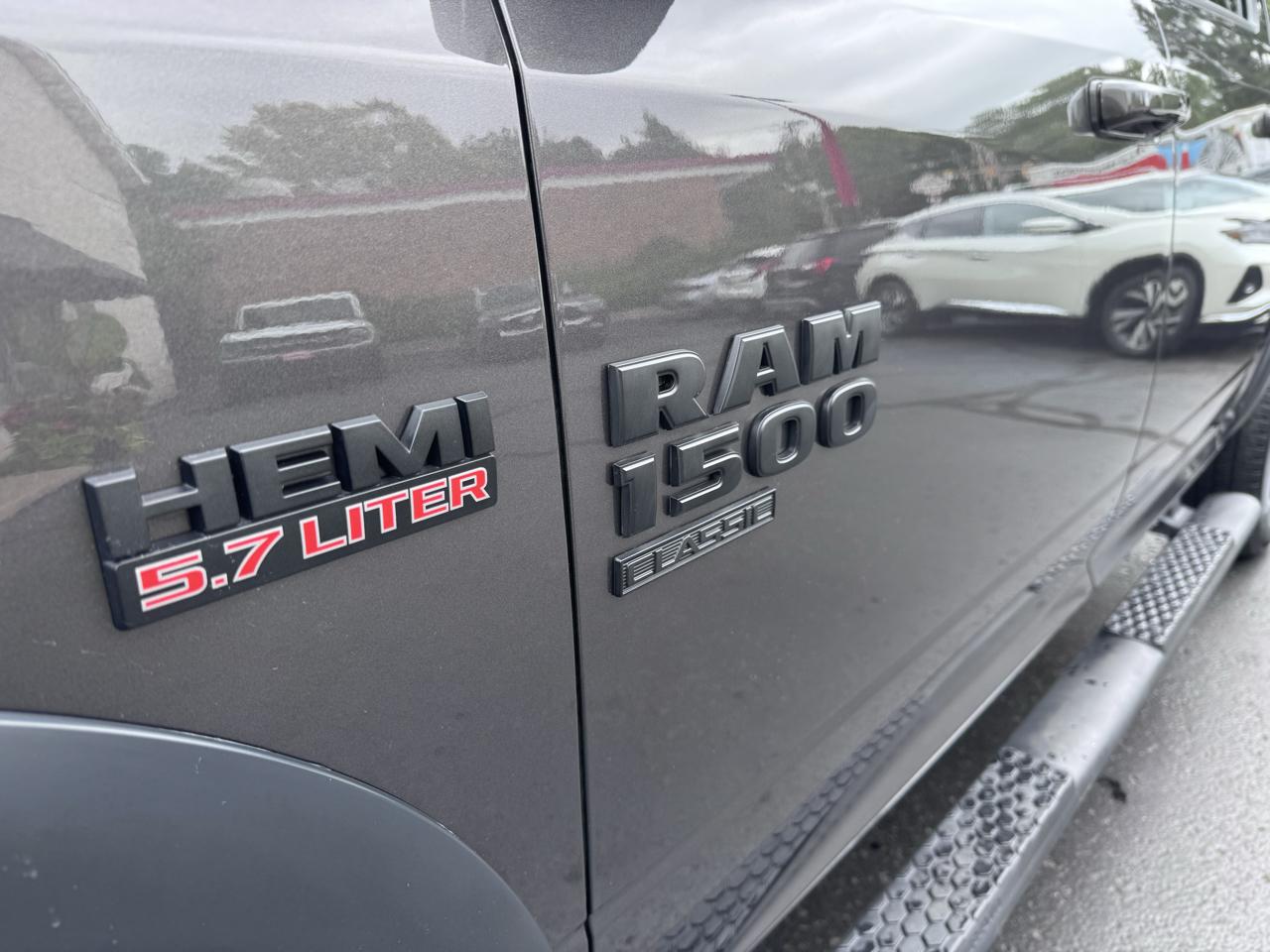 RAM 1500 Classic Warlock 4x4 Crew Cab 5'7" Box 2022