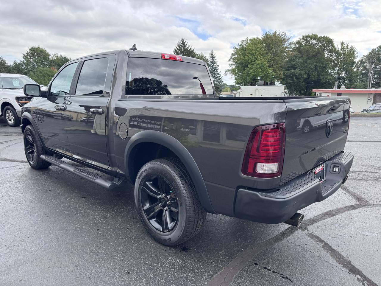RAM 1500 Classic Warlock 4x4 Crew Cab 5'7" Box 2022