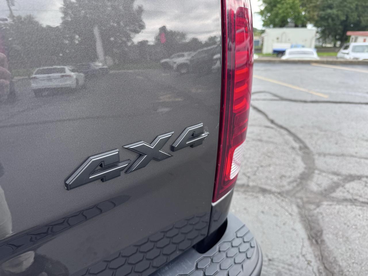 RAM 1500 Classic Warlock 4x4 Crew Cab 5'7" Box 2022