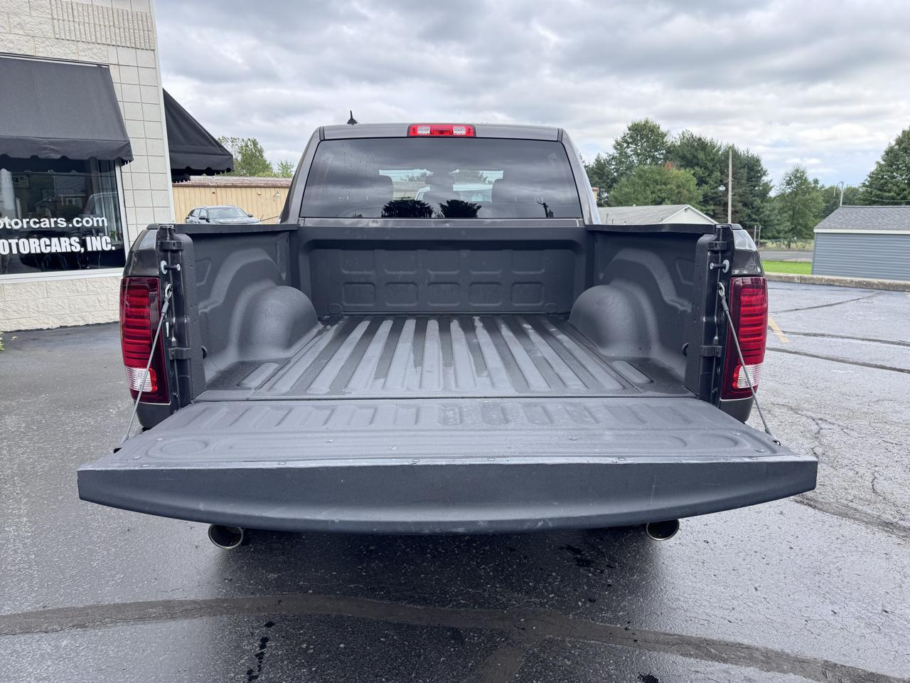 RAM 1500 Classic Warlock 4x4 Crew Cab 5'7" Box 2022