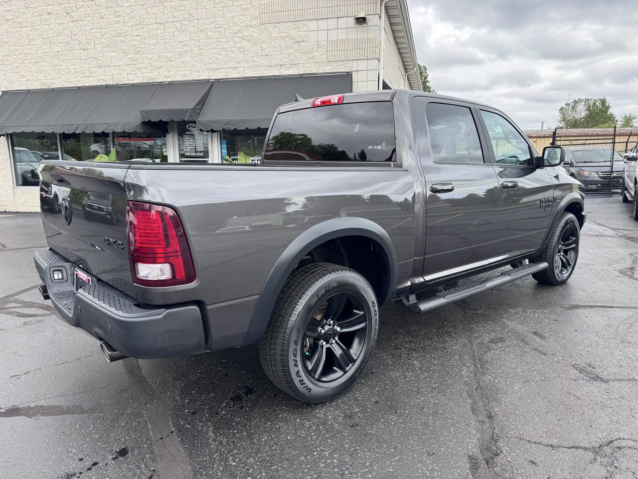 RAM 1500 Classic Warlock 4x4 Crew Cab 5'7" Box 2022