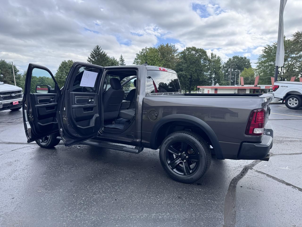RAM 1500 Classic Warlock 4x4 Crew Cab 5'7" Box 2022
