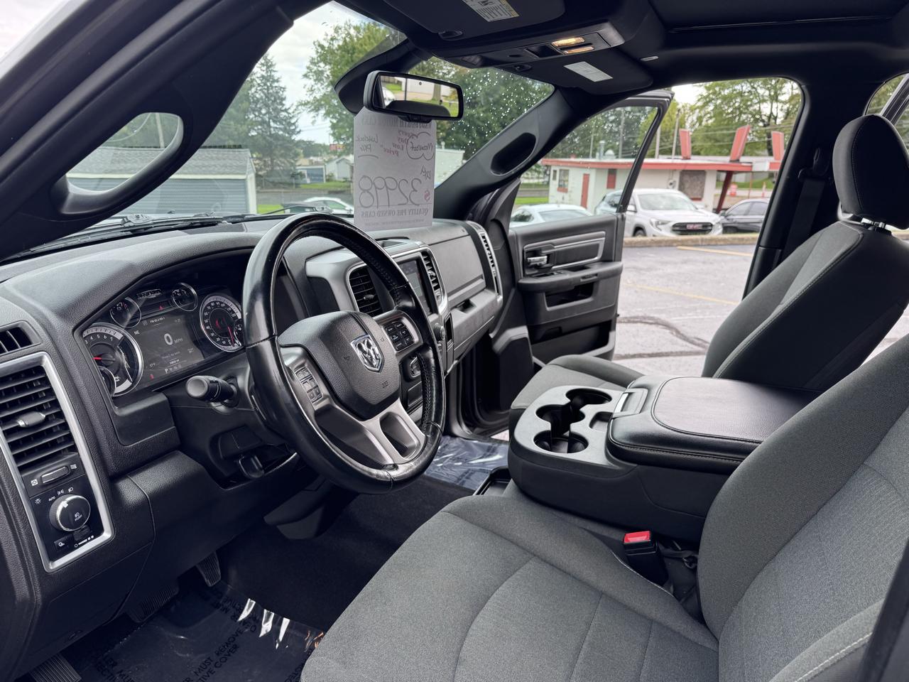 RAM 1500 Classic Warlock 4x4 Crew Cab 5'7" Box 2022
