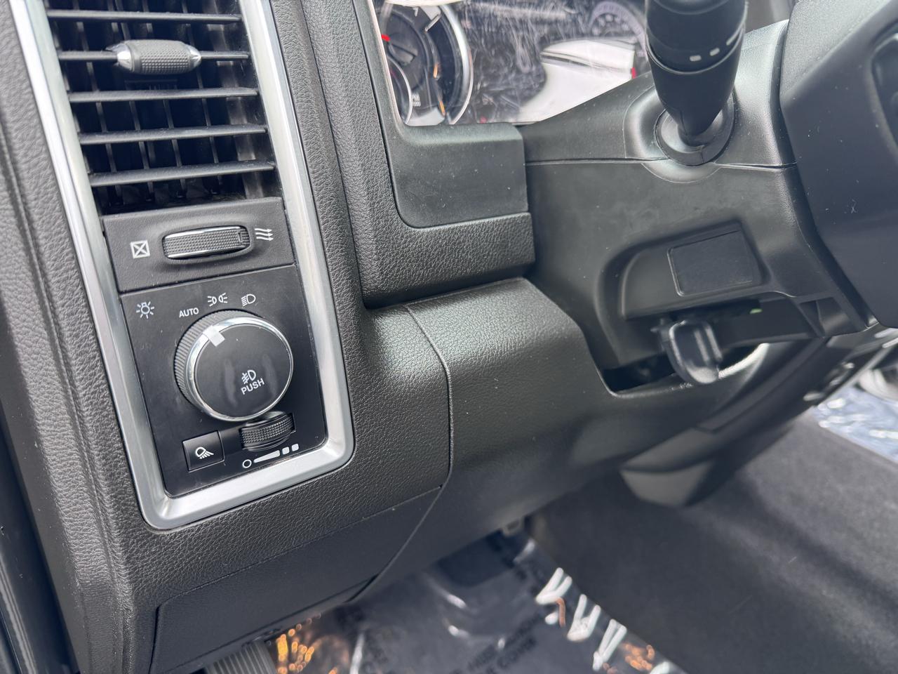 RAM 1500 Classic Warlock 4x4 Crew Cab 5'7" Box 2022