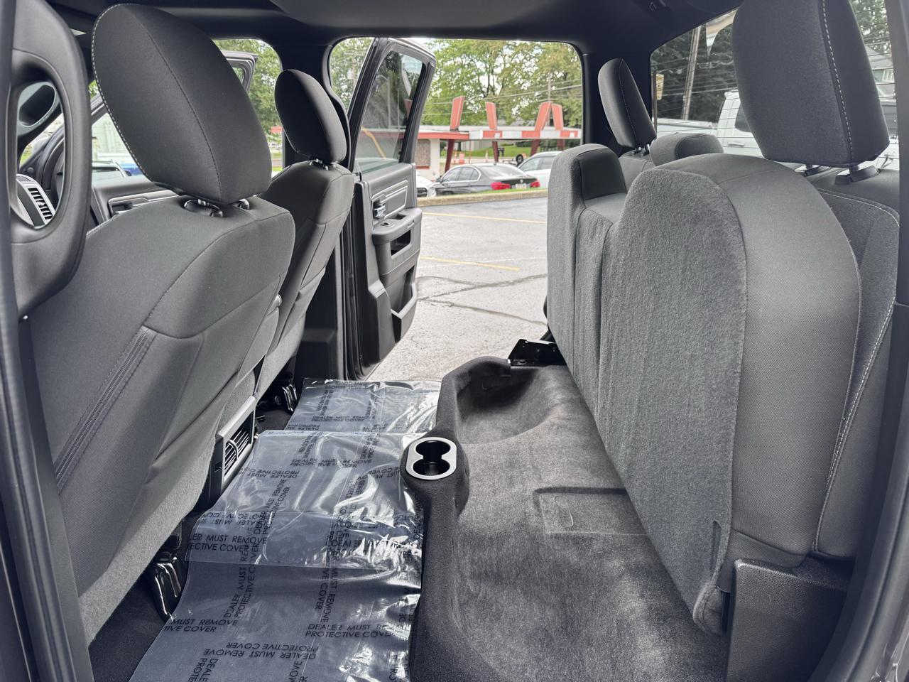 RAM 1500 Classic Warlock 4x4 Crew Cab 5'7" Box 2022