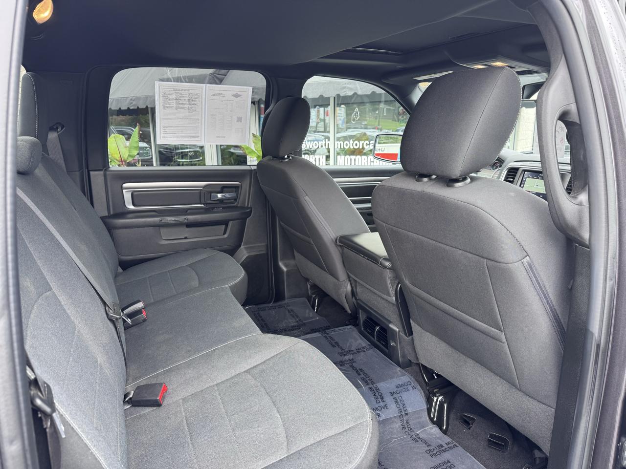 RAM 1500 Classic Warlock 4x4 Crew Cab 5'7" Box 2022