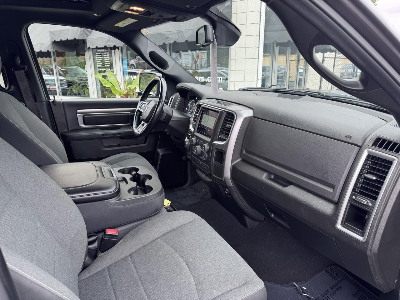 RAM 1500 Classic Warlock 4x4 Crew Cab 5'7" Box 2022
