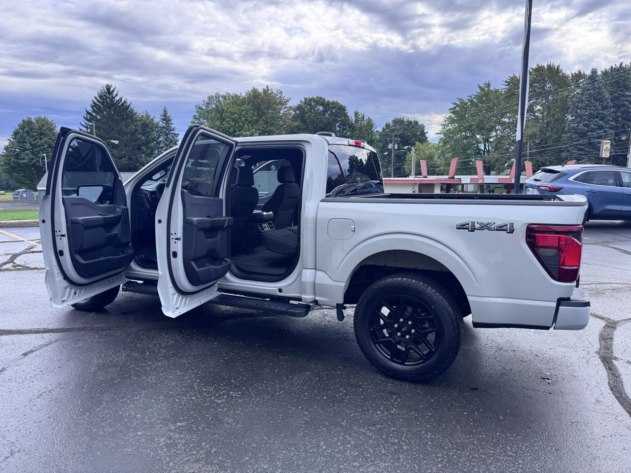 Ford F-150 STX 4WD SuperCrew 5.5' Box 2024