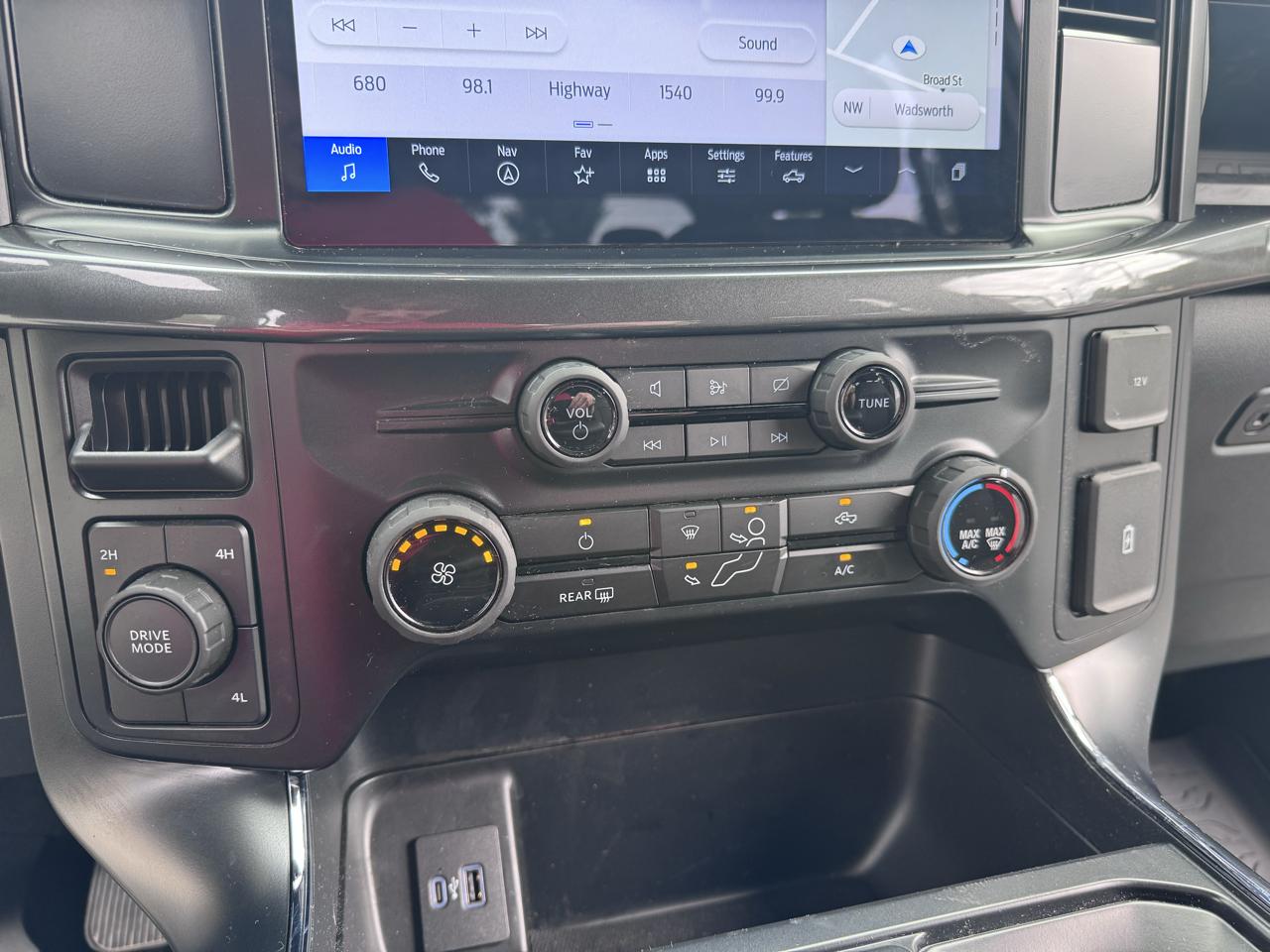 Ford F-150 STX 4WD SuperCrew 5.5' Box 2024