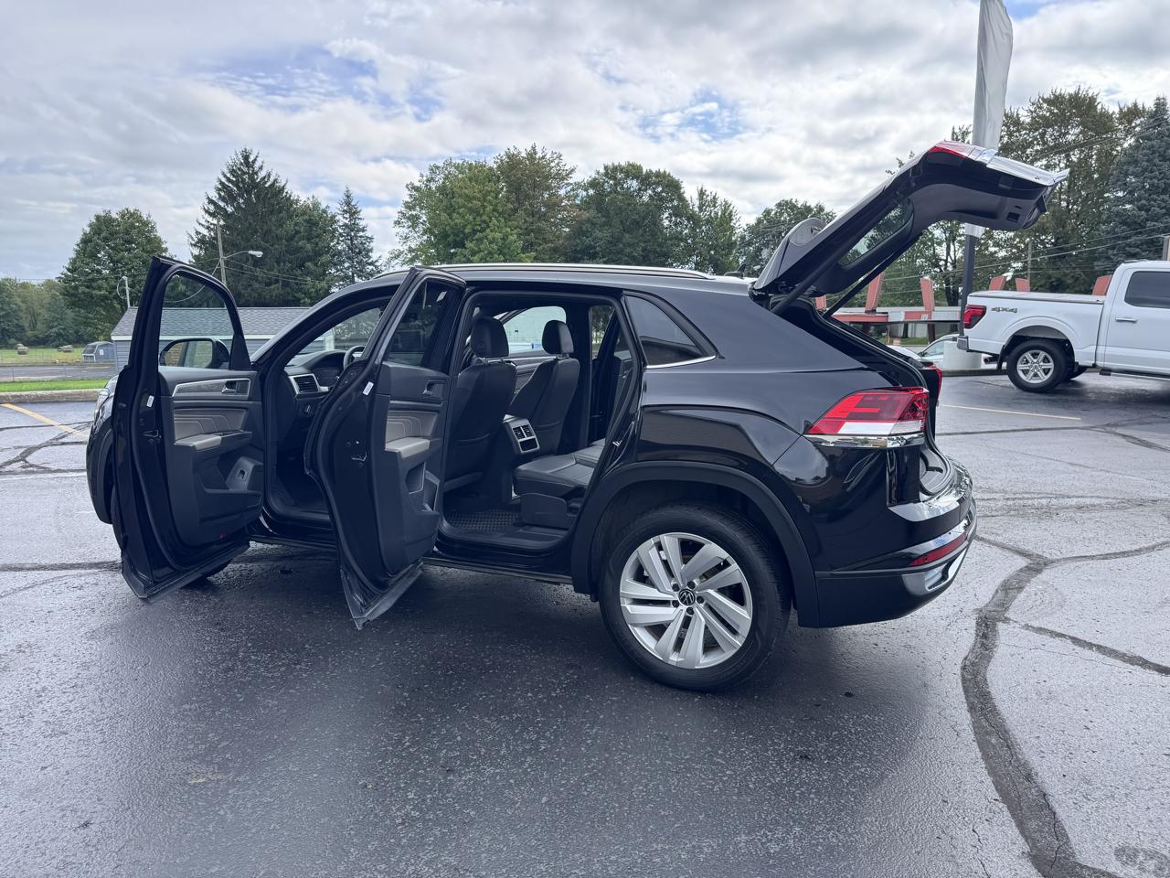 Volkswagen Atlas Cross Sport 2.0T SE w/Technology 4MOTION 2023