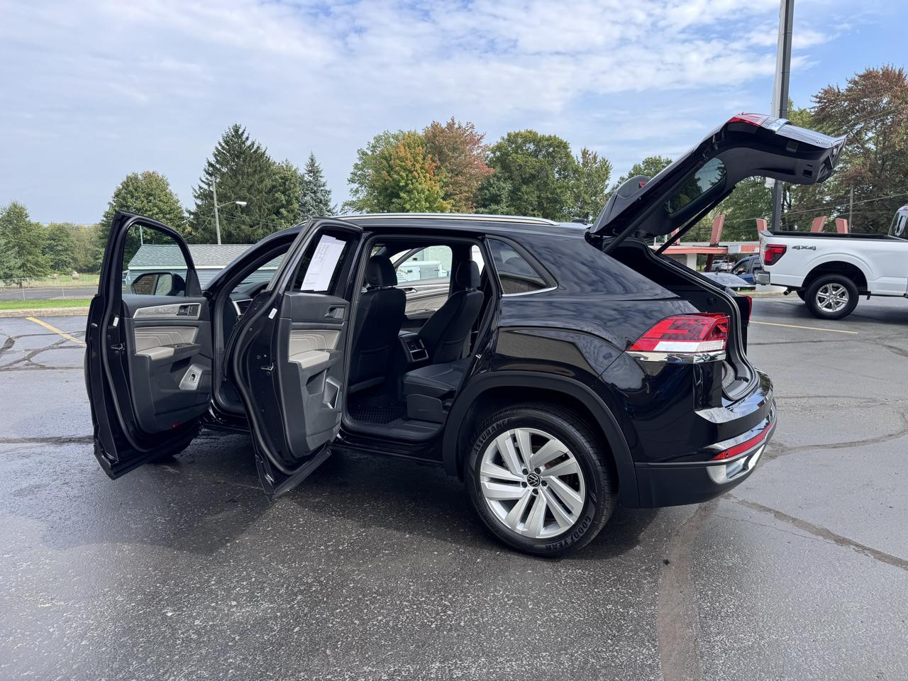 Volkswagen Atlas Cross Sport 2.0T SE w/Technology 4MOTION 2023