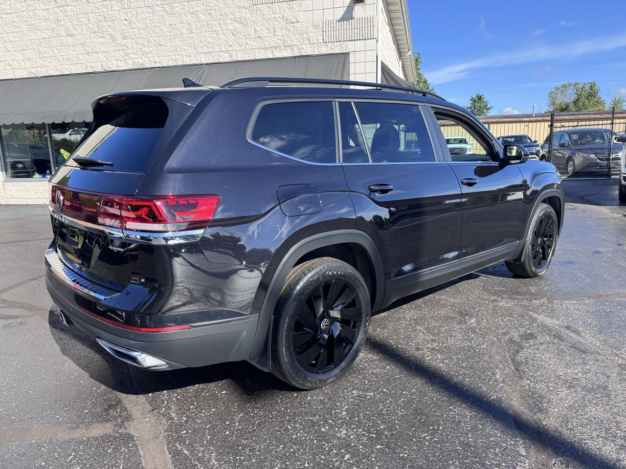 Volkswagen Atlas 2.0T SE w/Technology 4MOTION 2025