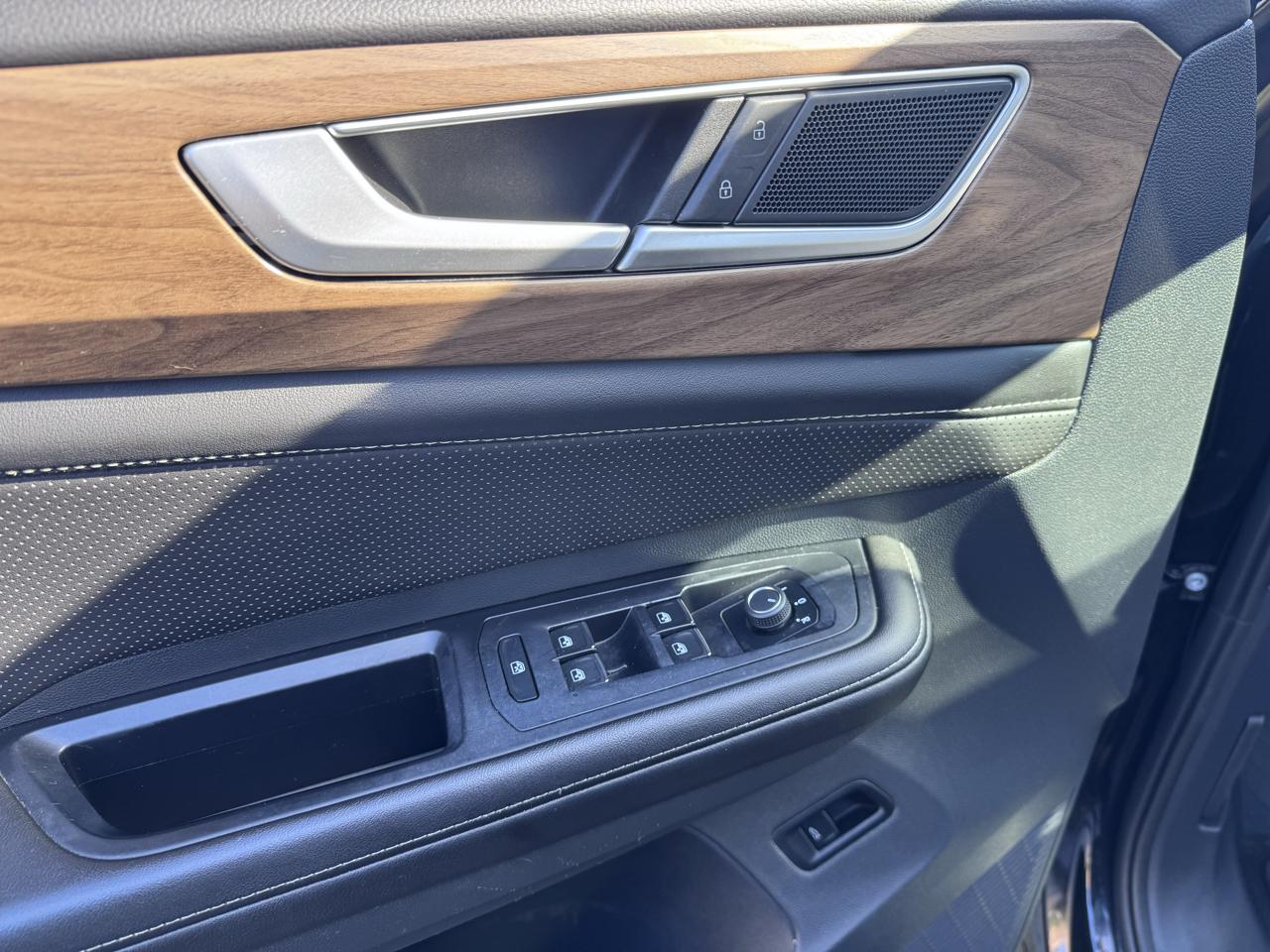 Volkswagen Atlas 2.0T SE w/Technology 4MOTION 2025