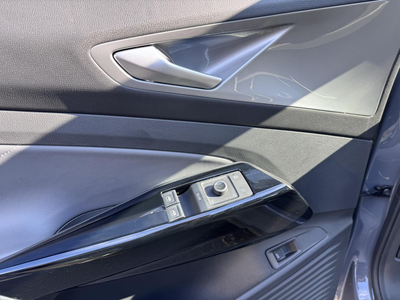 Volkswagen ID.4 Pro S AWD w/SK On Battery 2023