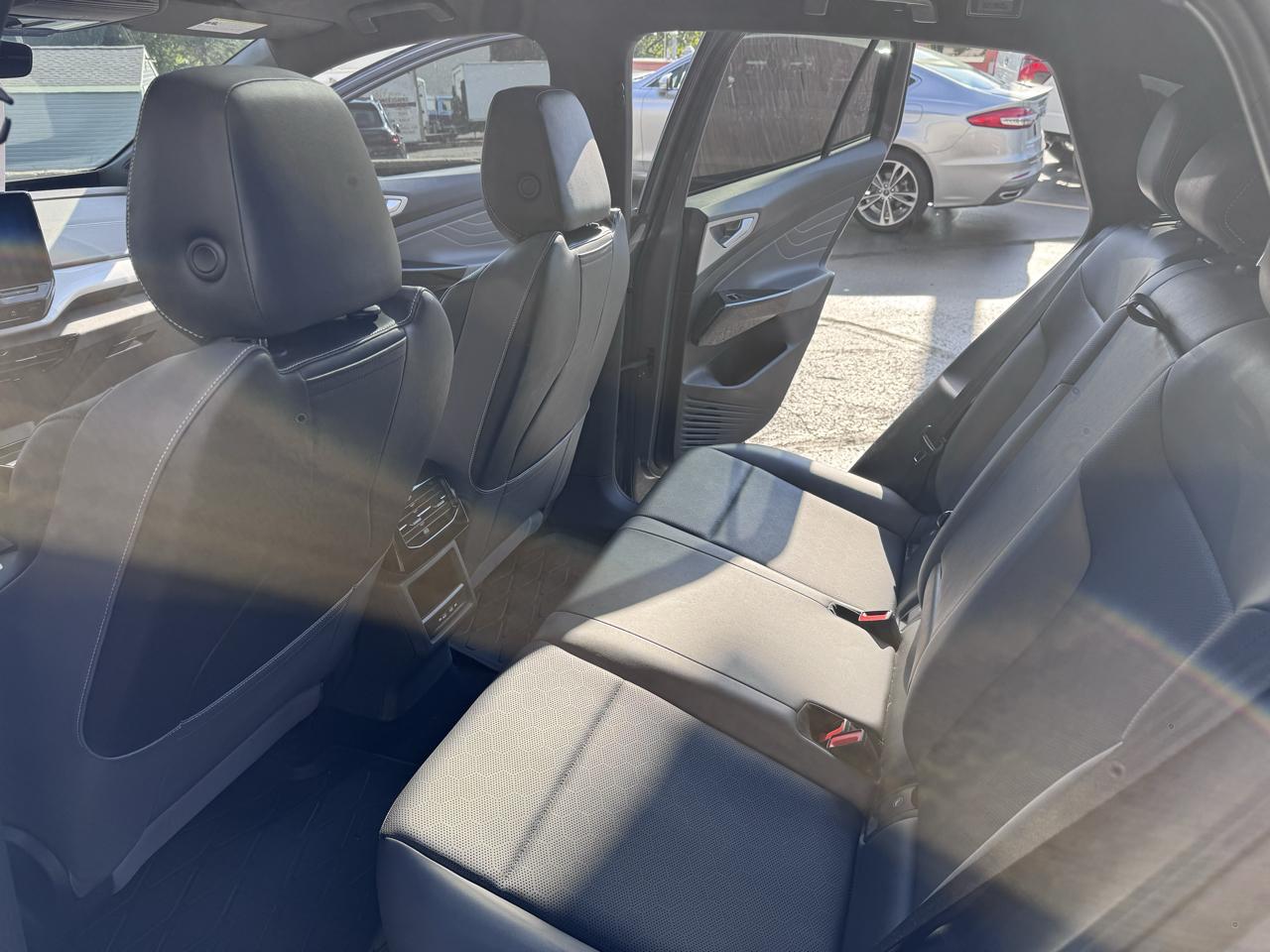 Volkswagen ID.4 Pro S AWD w/SK On Battery 2023