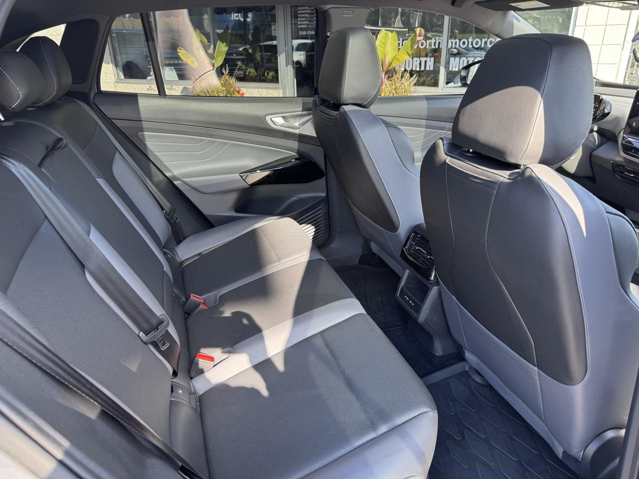 Volkswagen ID.4 Pro S AWD w/SK On Battery 2023
